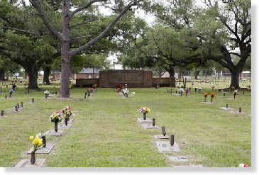 2 Single Grave Spaces for Sale $1200ea! Memory Gardens Cemetery Victoria, TX Section D The Cemetery Exchange 21-0401-6